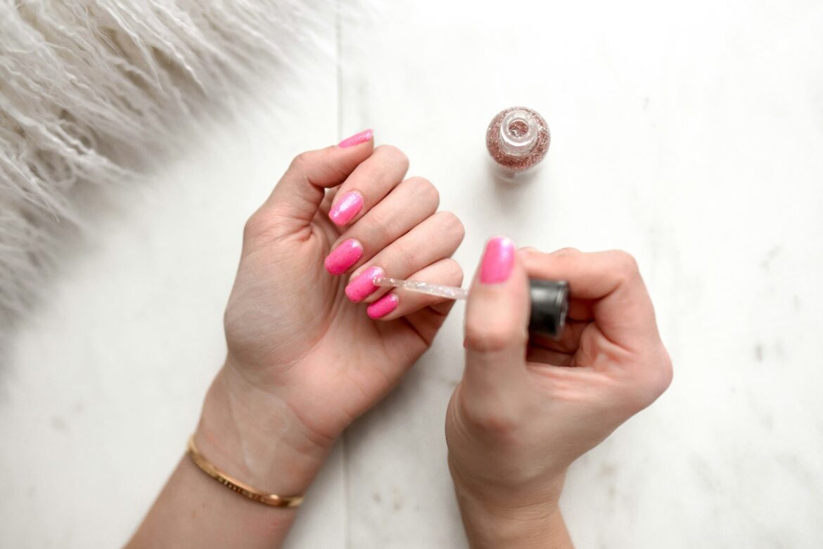 ongle-rose-fluo